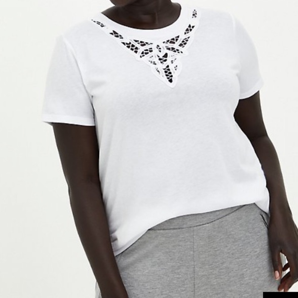 WHITE EMBROIDERED TEE - NWT